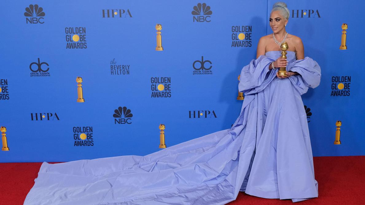 lady gaga robe bleue golden globe